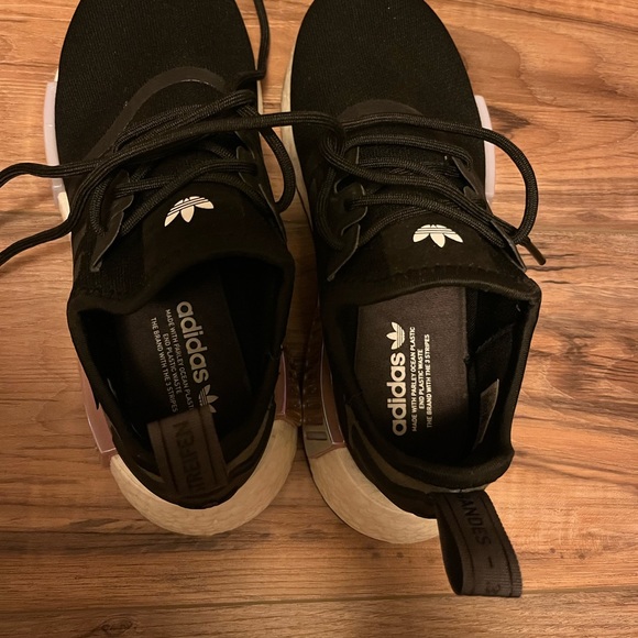 Women’s Adidas NMD R1 shoes - Picture 3 of 6
